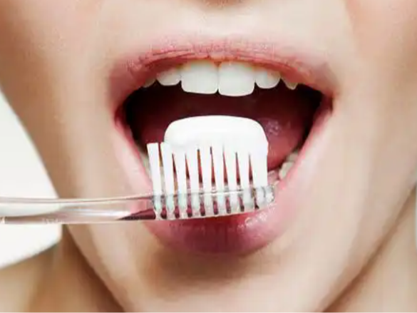 上了年紀(jì)的老年人如何刷牙？